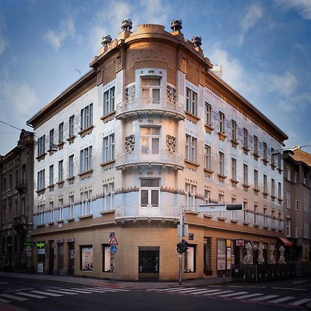 Rose & Margaret Kallina Zagreb Luaran gambar