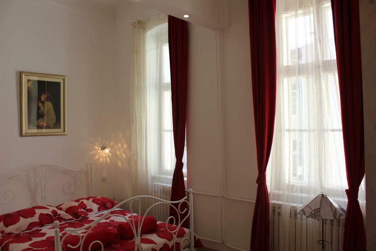 Rose & Margaret Kallina Zagreb Luaran gambar