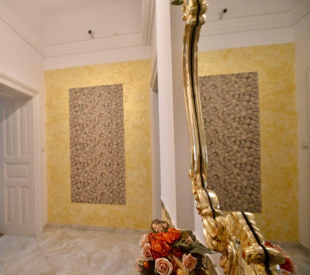 Rose & Margaret Kallina Zagreb Luaran gambar