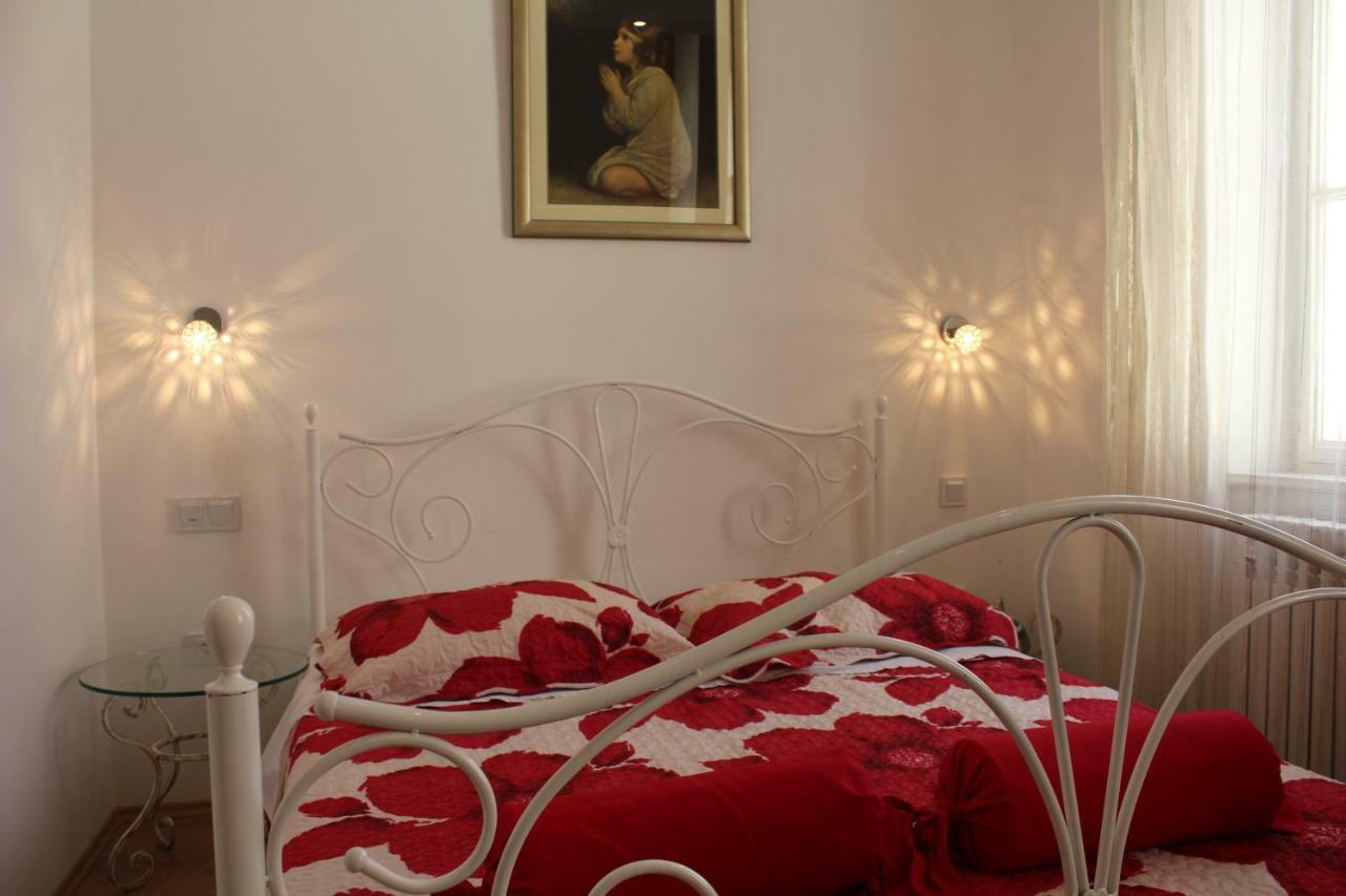 Rose & Margaret Kallina Zagreb Luaran gambar