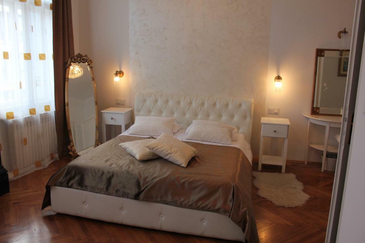 Rose & Margaret Kallina Zagreb Luaran gambar